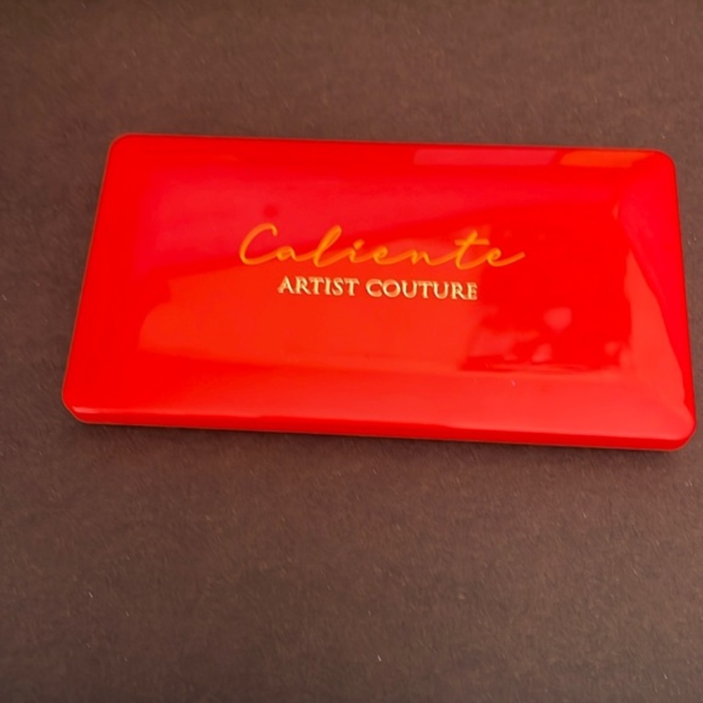 New Caliente Artist Couture eyeshadow palette